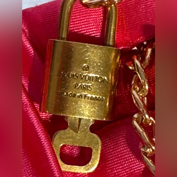 LOUIS VUITTON #317 lock and key necklace AUTHENTIC - Picture 7 of 10